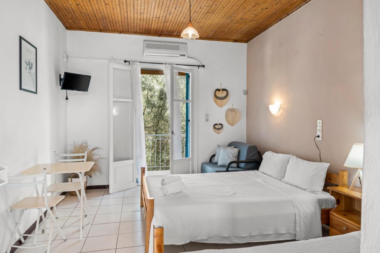 Oceanis Rooms Mikros Gialos Exterior foto